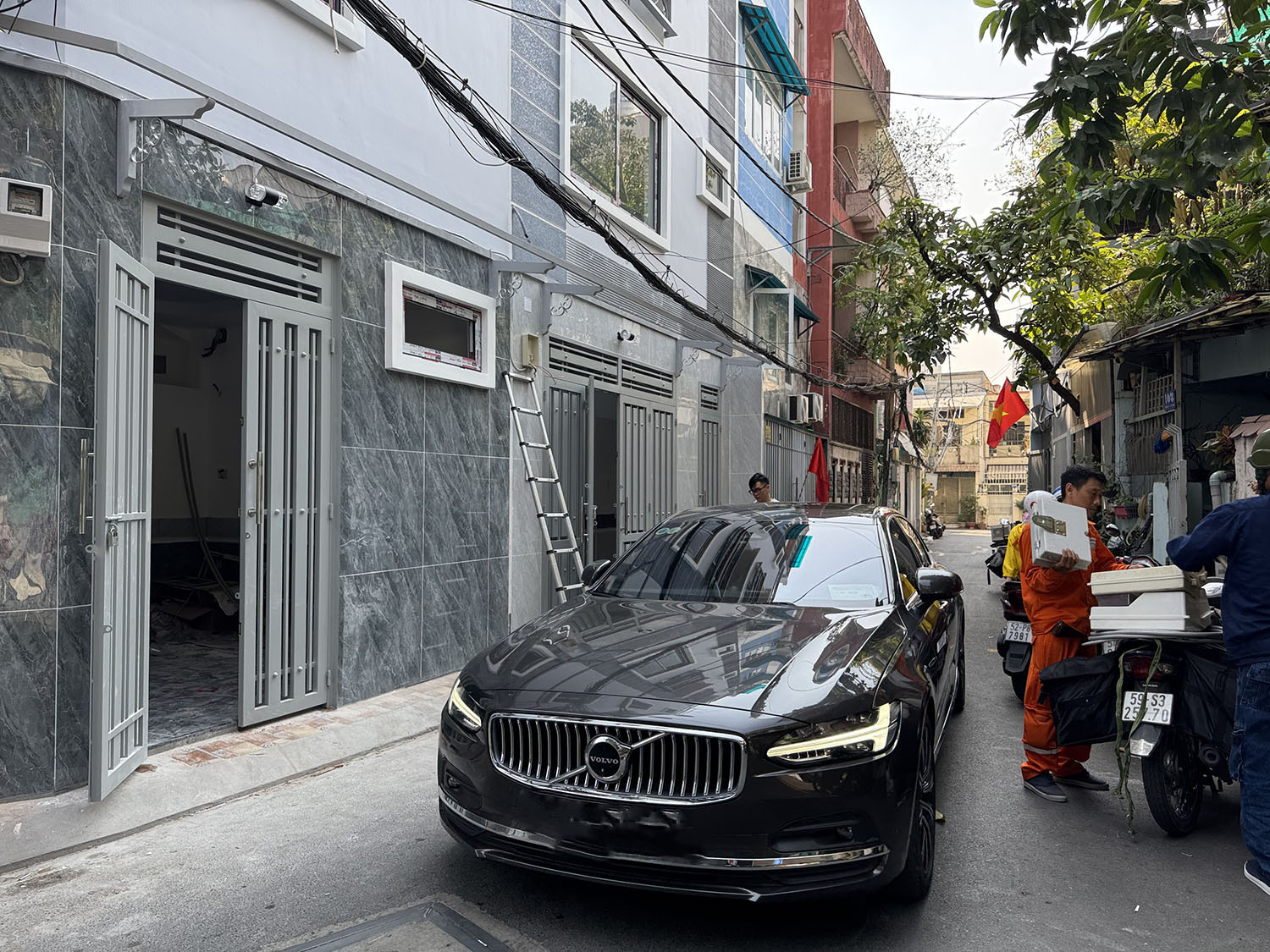 Tuyệt phẩm biệt thự mini 3 lầu, góc 2 mặt tiền hẻm 2 xe hơi 7 chỗ tránh nhau khu VIP Đặng Văn Ngữ